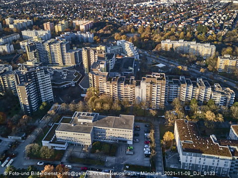 09.11.2021 - Marx-Zentrum, Studentenwohnheim und Wohnanlage Karl-Marx-Ring 52-62 und KMR 53-57c