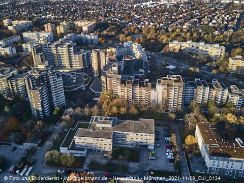 09.11.2021 - Marx-Zentrum, Studentenwohnheim und Wohnanlage Karl-Marx-Ring 52-62 und KMR 53-57c