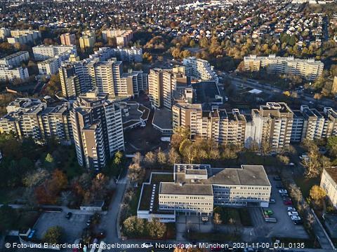 09.11.2021 - Marx-Zentrum, Studentenwohnheim und Wohnanlage Karl-Marx-Ring 52-62 und KMR 53-57c
