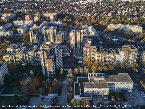09.11.2021 - Marx-Zentrum, Studentenwohnheim und Wohnanlage Karl-Marx-Ring 52-62 und KMR 53-57c