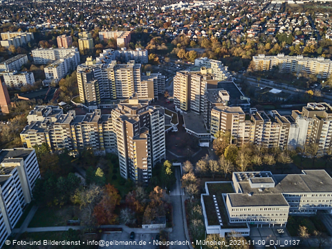 09.11.2021 - Marx-Zentrum, Studentenwohnheim und Wohnanlage Karl-Marx-Ring 52-62 und KMR 53-57c