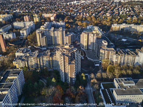 09.11.2021 - Marx-Zentrum, Studentenwohnheim und Wohnanlage Karl-Marx-Ring 52-62 und KMR 53-57c