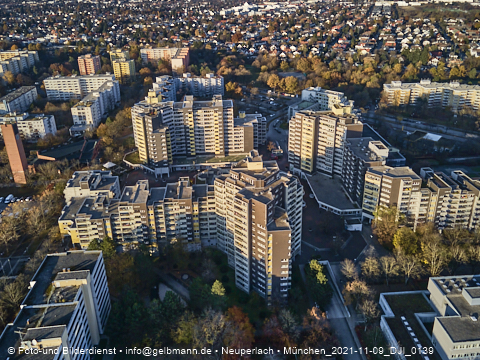09.11.2021 - Marx-Zentrum, Studentenwohnheim und Wohnanlage Karl-Marx-Ring 52-62 und KMR 53-57c