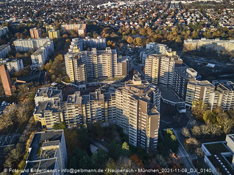 09.11.2021 - Marx-Zentrum, Studentenwohnheim und Wohnanlage Karl-Marx-Ring 52-62 und KMR 53-57c