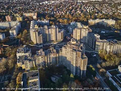 09.11.2021 - Marx-Zentrum, Studentenwohnheim und Wohnanlage Karl-Marx-Ring 52-62 und KMR 53-57c