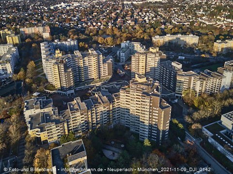 09.11.2021 - Marx-Zentrum, Studentenwohnheim und Wohnanlage Karl-Marx-Ring 52-62 und KMR 53-57c