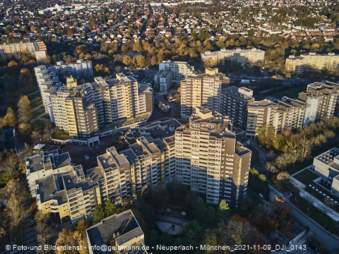 09.11.2021 - Marx-Zentrum, Studentenwohnheim und Wohnanlage Karl-Marx-Ring 52-62 und KMR 53-57c