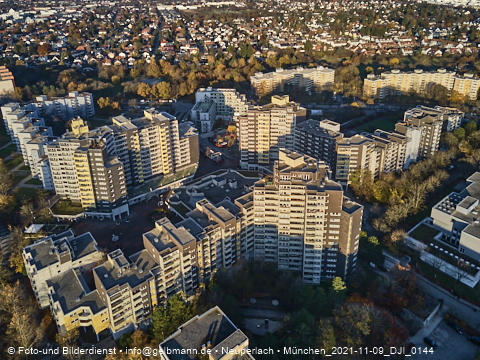 09.11.2021 - Marx-Zentrum, Studentenwohnheim und Wohnanlage Karl-Marx-Ring 52-62 und KMR 53-57c