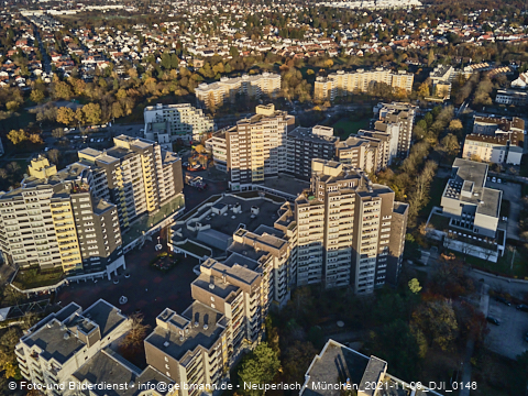 09.11.2021 - Marx-Zentrum, Studentenwohnheim und Wohnanlage Karl-Marx-Ring 52-62 und KMR 53-57c