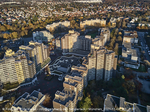 09.11.2021 - Marx-Zentrum, Studentenwohnheim und Wohnanlage Karl-Marx-Ring 52-62 und KMR 53-57c