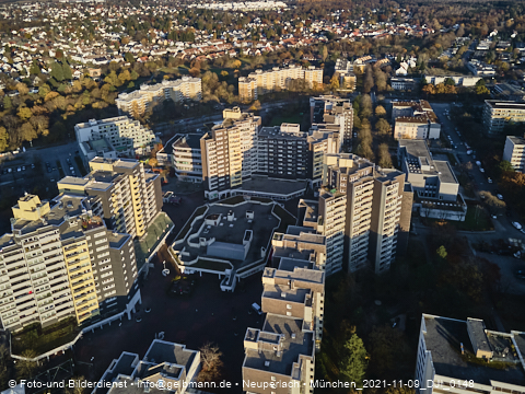 09.11.2021 - Marx-Zentrum, Studentenwohnheim und Wohnanlage Karl-Marx-Ring 52-62 und KMR 53-57c