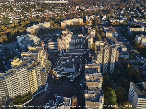09.11.2021 - Marx-Zentrum, Studentenwohnheim und Wohnanlage Karl-Marx-Ring 52-62 und KMR 53-57c