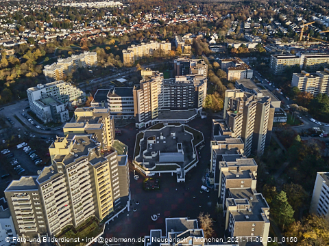 09.11.2021 - Marx-Zentrum, Studentenwohnheim und Wohnanlage Karl-Marx-Ring 52-62 und KMR 53-57c