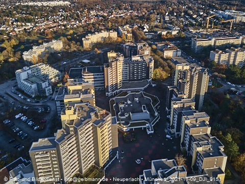 09.11.2021 - Marx-Zentrum, Studentenwohnheim und Wohnanlage Karl-Marx-Ring 52-62 und KMR 53-57c