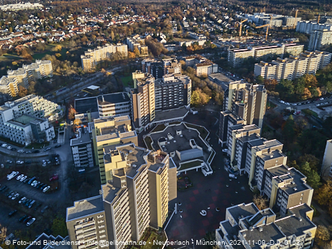 09.11.2021 - Marx-Zentrum, Studentenwohnheim und Wohnanlage Karl-Marx-Ring 52-62 und KMR 53-57c
