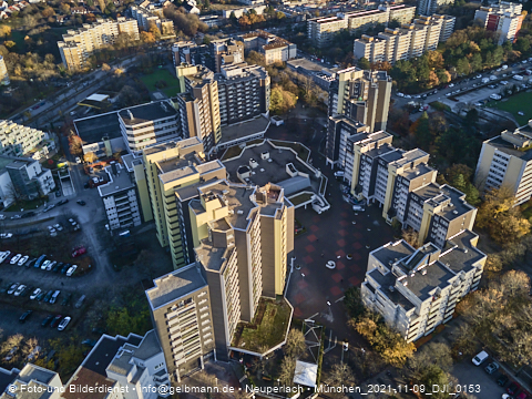 09.11.2021 - Marx-Zentrum, Studentenwohnheim und Wohnanlage Karl-Marx-Ring 52-62 und KMR 53-57c