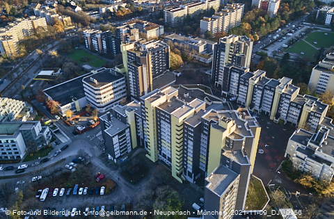 09.11.2021 - Marx-Zentrum, Studentenwohnheim und Wohnanlage Karl-Marx-Ring 52-62 und KMR 53-57c