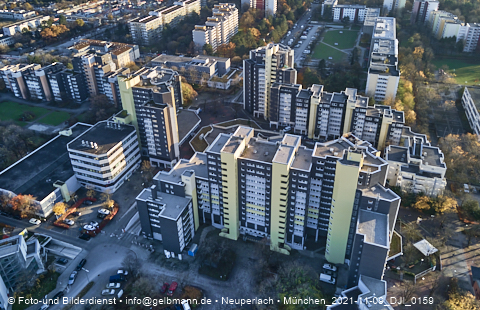 09.11.2021 - Marx-Zentrum, Studentenwohnheim und Wohnanlage Karl-Marx-Ring 52-62 und KMR 53-57c