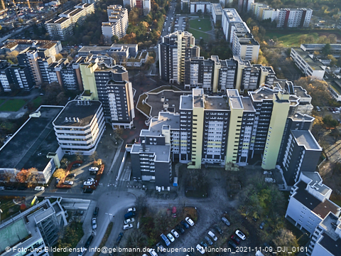 09.11.2021 - Marx-Zentrum, Studentenwohnheim und Wohnanlage Karl-Marx-Ring 52-62 und KMR 53-57c