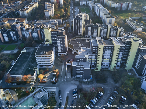 09.11.2021 - Marx-Zentrum, Studentenwohnheim und Wohnanlage Karl-Marx-Ring 52-62 und KMR 53-57c