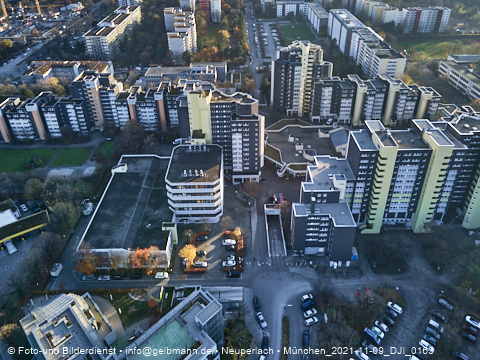 09.11.2021 - Marx-Zentrum, Studentenwohnheim und Wohnanlage Karl-Marx-Ring 52-62 und KMR 53-57c