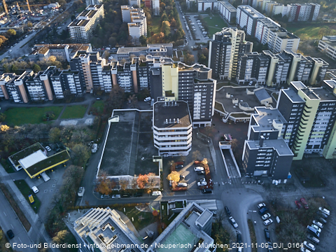 09.11.2021 - Marx-Zentrum, Studentenwohnheim und Wohnanlage Karl-Marx-Ring 52-62 und KMR 53-57c