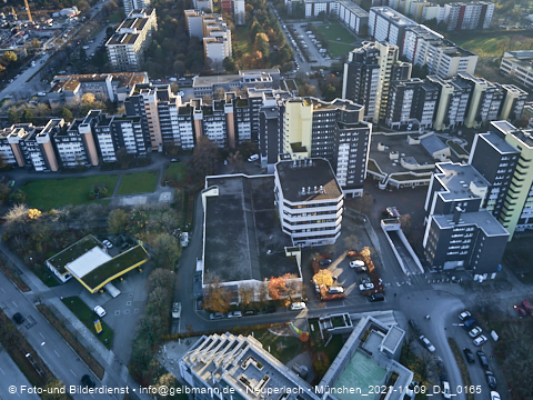 09.11.2021 - Marx-Zentrum, Studentenwohnheim und Wohnanlage Karl-Marx-Ring 52-62 und KMR 53-57c