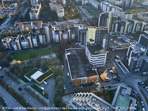 09.11.2021 - Marx-Zentrum, Studentenwohnheim und Wohnanlage Karl-Marx-Ring 52-62 und KMR 53-57c