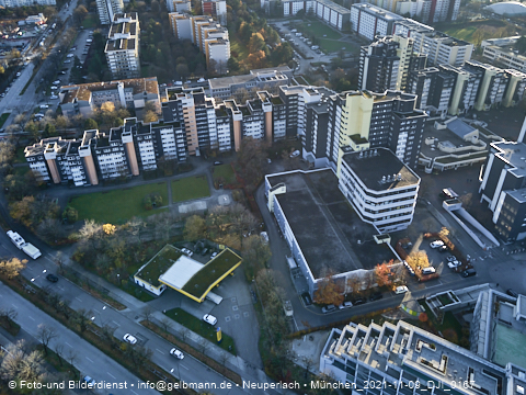 09.11.2021 - Marx-Zentrum, Studentenwohnheim und Wohnanlage Karl-Marx-Ring 52-62 und KMR 53-57c