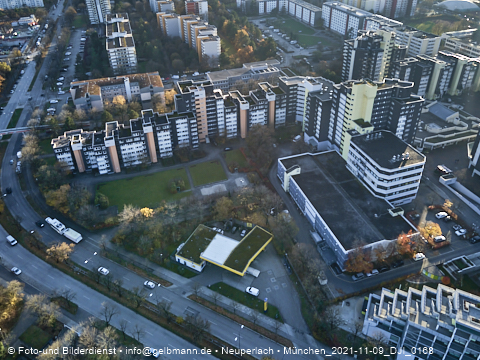 09.11.2021 - Marx-Zentrum, Studentenwohnheim und Wohnanlage Karl-Marx-Ring 52-62 und KMR 53-57c