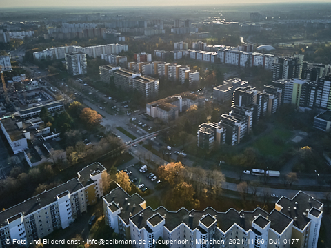 09.11.2021 - Marx-Zentrum, Studentenwohnheim und Wohnanlage Karl-Marx-Ring 52-62 und KMR 53-57c