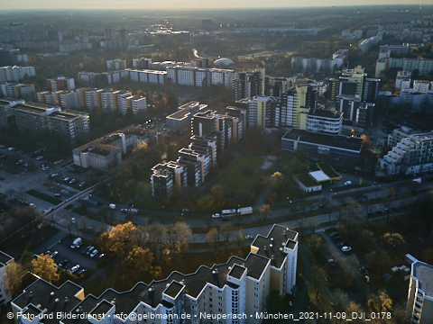 09.11.2021 - Marx-Zentrum, Studentenwohnheim und Wohnanlage Karl-Marx-Ring 52-62 und KMR 53-57c