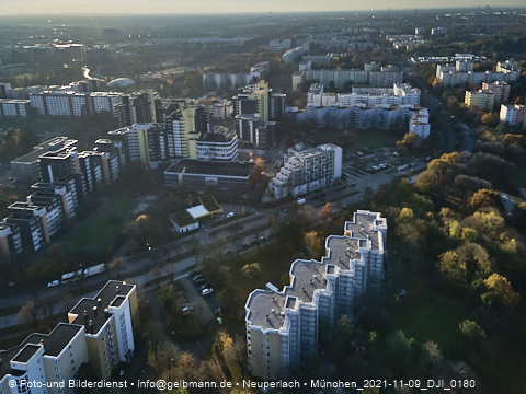 09.11.2021 - Marx-Zentrum, Studentenwohnheim und Wohnanlage Karl-Marx-Ring 52-62 und KMR 53-57c