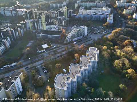 09.11.2021 - Marx-Zentrum, Studentenwohnheim und Wohnanlage Karl-Marx-Ring 52-62 und KMR 53-57c