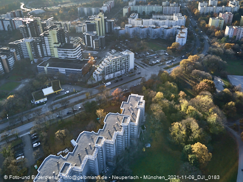 09.11.2021 - Marx-Zentrum, Studentenwohnheim und Wohnanlage Karl-Marx-Ring 52-62 und KMR 53-57c