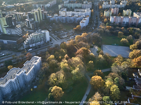 09.11.2021 - Marx-Zentrum, Studentenwohnheim und Wohnanlage Karl-Marx-Ring 52-62 und KMR 53-57c