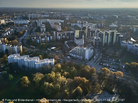 09.11.2021 - Marx-Zentrum, Studentenwohnheim und Wohnanlage Karl-Marx-Ring 52-62 und KMR 53-57c
