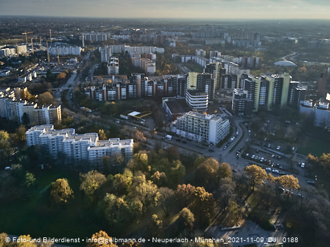 09.11.2021 - Marx-Zentrum, Studentenwohnheim und Wohnanlage Karl-Marx-Ring 52-62 und KMR 53-57c