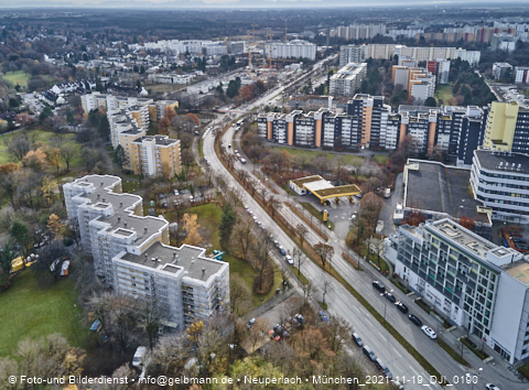 19.11.2021 - Marx-Zentrum, Studentenwohnheim und Wohnanlage Karl-Marx-Ring 52-62 und KMR 53-57c