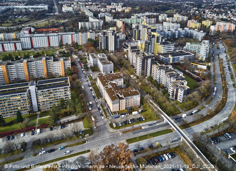 19.11.2021 - Marx-Zentrum, Studentenwohnheim und Wohnanlage Karl-Marx-Ring 52-62 und KMR 53-57c