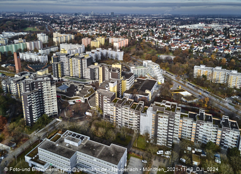 19.11.2021 - Marx-Zentrum, Studentenwohnheim und Wohnanlage Karl-Marx-Ring 52-62 und KMR 53-57c