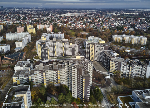 19.11.2021 - Marx-Zentrum, Studentenwohnheim und Wohnanlage Karl-Marx-Ring 52-62 und KMR 53-57c