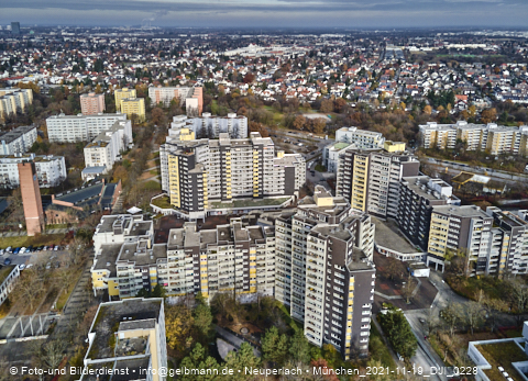 19.11.2021 - Marx-Zentrum, Studentenwohnheim und Wohnanlage Karl-Marx-Ring 52-62 und KMR 53-57c