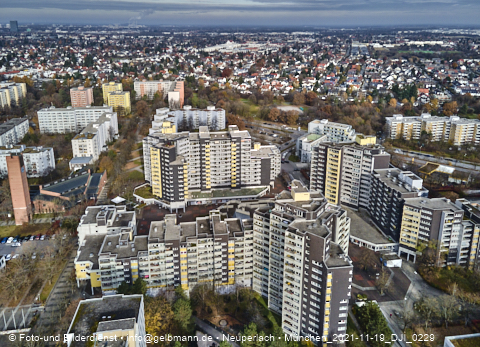 19.11.2021 - Marx-Zentrum, Studentenwohnheim und Wohnanlage Karl-Marx-Ring 52-62 und KMR 53-57c