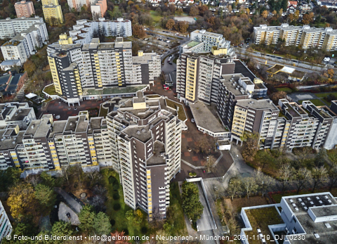 19.11.2021 - Marx-Zentrum, Studentenwohnheim und Wohnanlage Karl-Marx-Ring 52-62 und KMR 53-57c