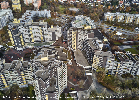 19.11.2021 - Marx-Zentrum, Studentenwohnheim und Wohnanlage Karl-Marx-Ring 52-62 und KMR 53-57c