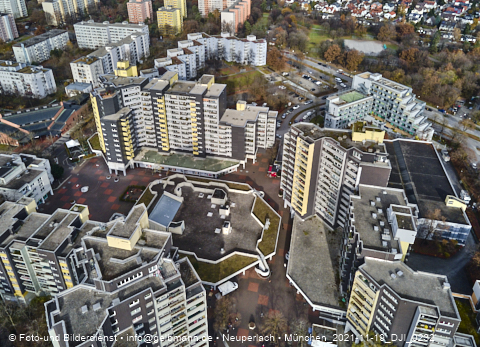 19.11.2021 - Marx-Zentrum, Studentenwohnheim und Wohnanlage Karl-Marx-Ring 52-62 und KMR 53-57c