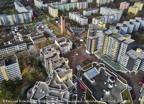 19.11.2021 - Marx-Zentrum, Studentenwohnheim und Wohnanlage Karl-Marx-Ring 52-62 und KMR 53-57c