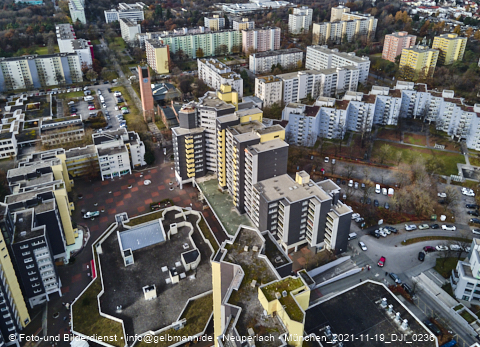 19.11.2021 - Marx-Zentrum, Studentenwohnheim und Wohnanlage Karl-Marx-Ring 52-62 und KMR 53-57c