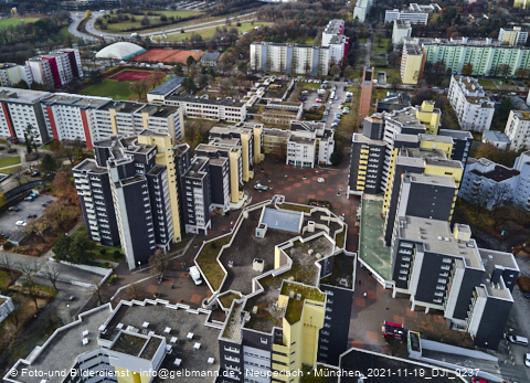 19.11.2021 - Marx-Zentrum, Studentenwohnheim und Wohnanlage Karl-Marx-Ring 52-62 und KMR 53-57c